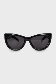 Cat eye sunglasses with logo