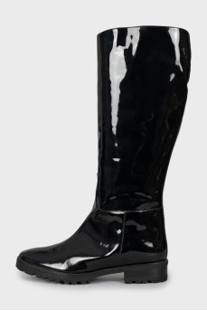 Patent leather boots with round toe