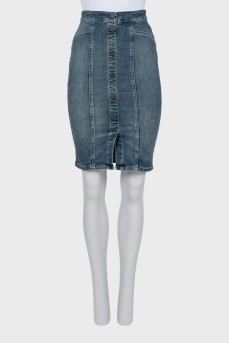 Denim skirt decorated with buttons