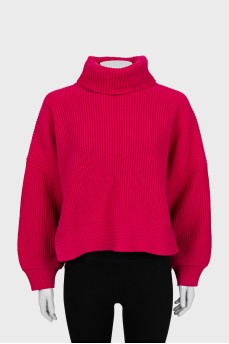 Knitted sweater with side slits