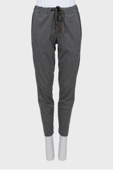 Tapered gray trousers with pockets