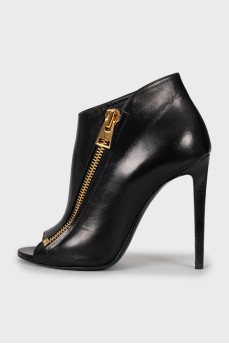Ankle boots with golden zipper