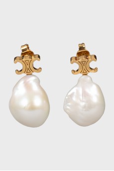 Golden earrings with pearls