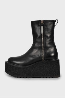 Chunky-soled boots with zippers