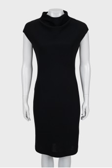 Black wool dress with short sleeves