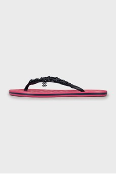 Flip-flops decorated with chain