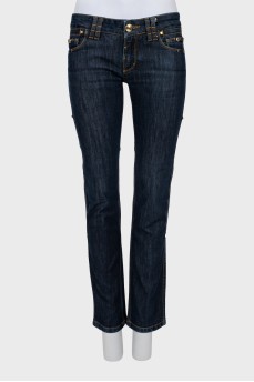 Low-rise jeans with gold hardware