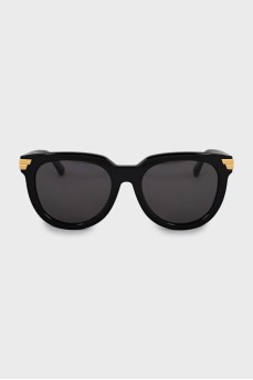 Wayfarer sunglasses with gold detailing