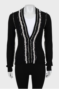Fitted cardigan decorated with beadsb