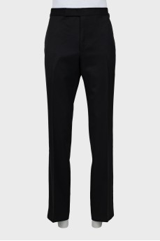 Men's trousers with satin lamps