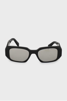 Rectangular sunglasses with mirrored lenses