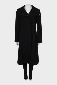 A-line coat with raised seams