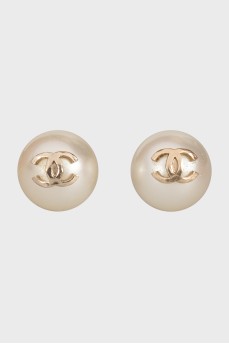 Round earrings with signature logo