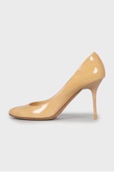 Beige leather round toe shoes
