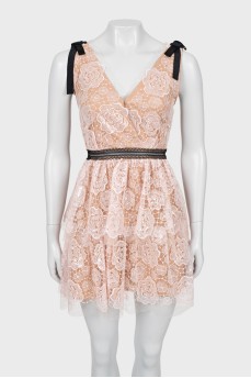 Fitted dress with sequins and lace