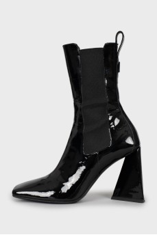 Patent leather ankle boots with sculpted heels