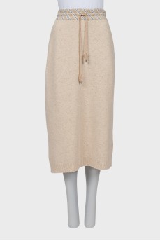Woolen skirt with a belt