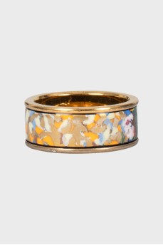 Gold ring with a pattern