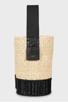 Woven bucket bag with tag