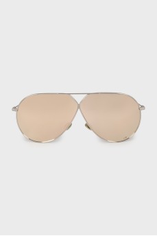 Aviator sunglasses with mirrored lenses