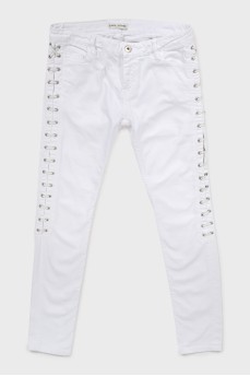 Skinny jeans decorated with laces