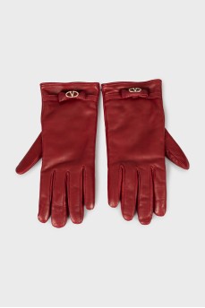 Red gloves with tag