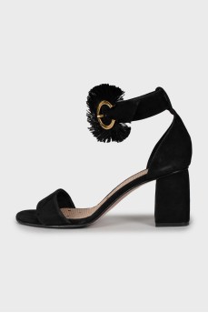 Suede sandals with fringed buckle