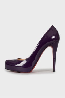 Purple pointed toe shoes