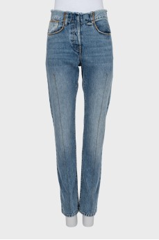 Jeans with contrast seams and tag