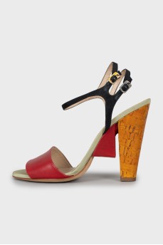 Combined sandals with wooden heels