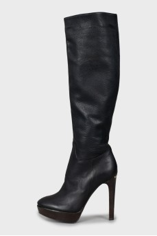 Leather boots with gold hardware
