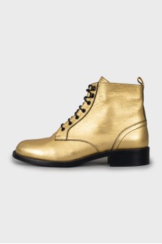 Leather boots in gold color