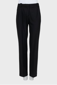 Straight-leg trousers with creases