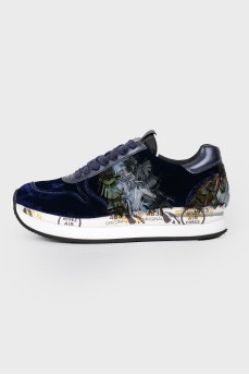 Blue sneakers with feathers