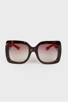 Sunglasses with red temples