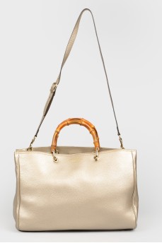 Leather bag with beige handle