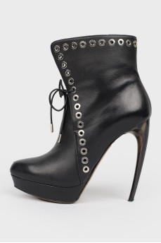 Leather ankle boots with curly stilettos