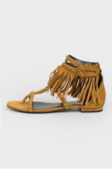 Suede sundals with a fringe with a tag