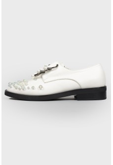 White shoes with pearls with tag