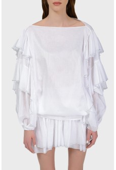 White blouse with voluminous sleeves with a tag