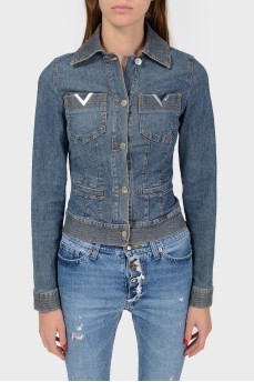 A fitted jeans jacket with a decorative line