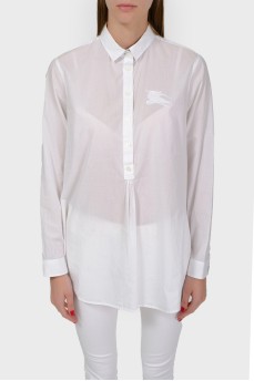 Blouse shirt with a fastener