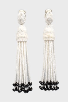 White beads with black beads