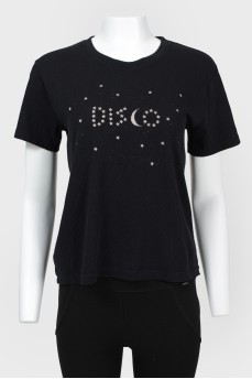 Black T -shirt with a short sleeve with a tag