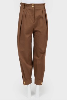 Sports trousers with buttons