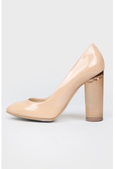 High -heeled shoes