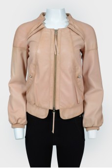 Jacket with a zip with a figured neck