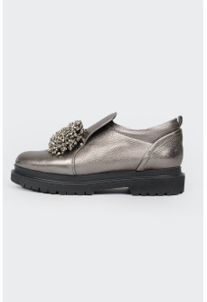 Loafers with metal beads
