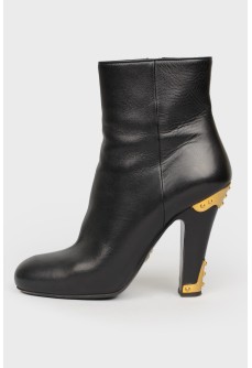 Heeled boots with metal inserts