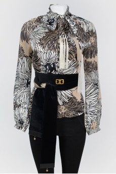 Blouse with a long wide belt